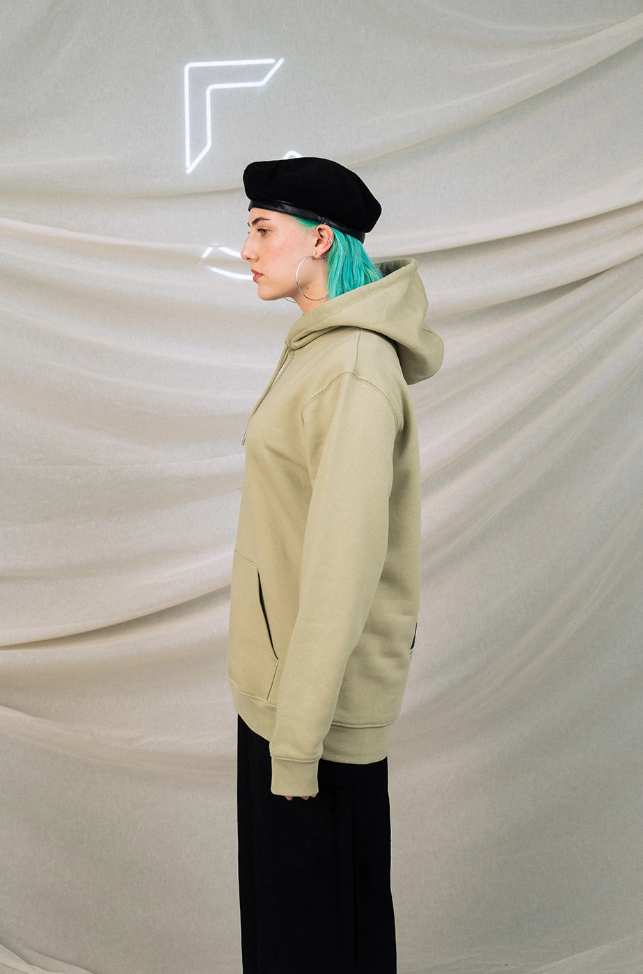 HOODIE „STREET LIGHT“ - sage